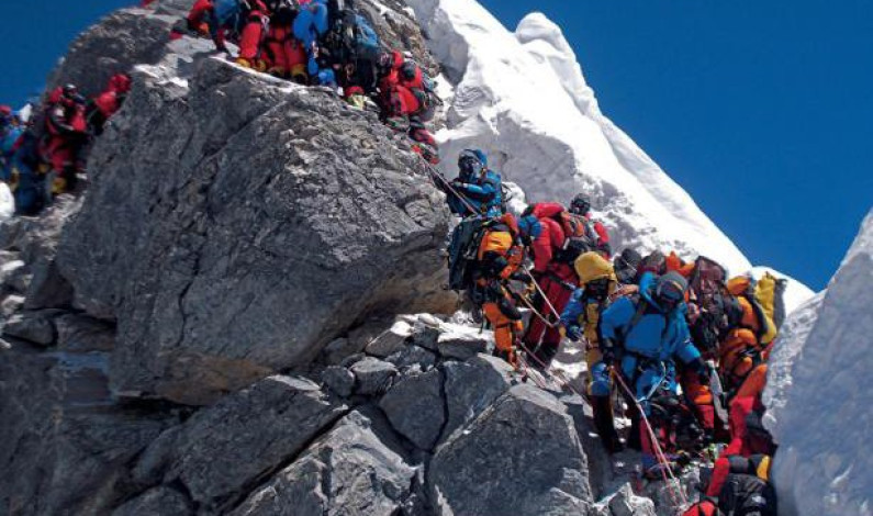 Aumenta a siete la cifra de alpinistas muertos que escalaban el Everest