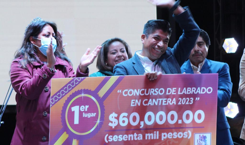 Premia Xóchitl Flores a ganadores del concurso de labrado en cantera
