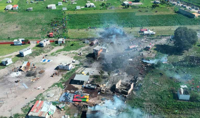 Suman 24 muertos y 49 lesionados por explosiones en talleres de pirotecnia en Tultepec