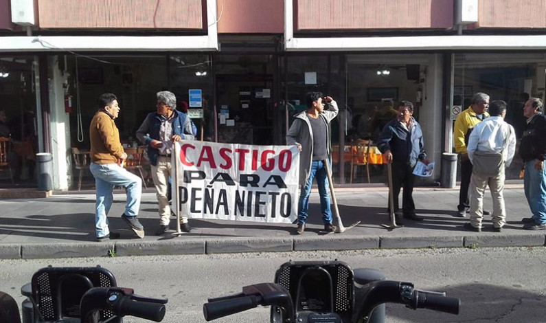 Seguidores de Santiago Pérez Alvarado “toman” restaurante para boicotear conferencia