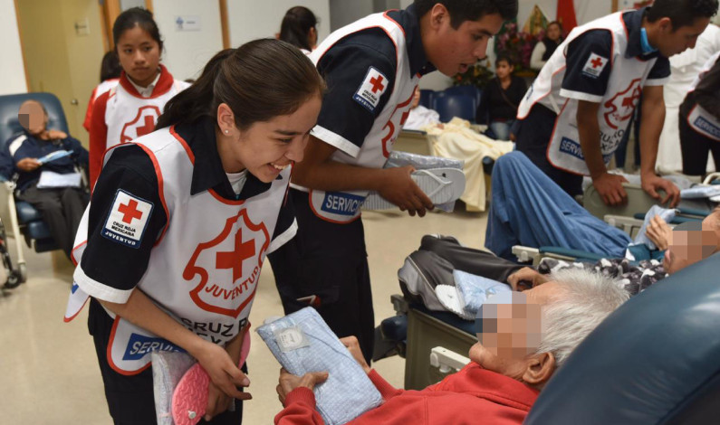 Entrega Cruz Roja ayuda humanitaria a niños y adultos mayores en pobreza extrema