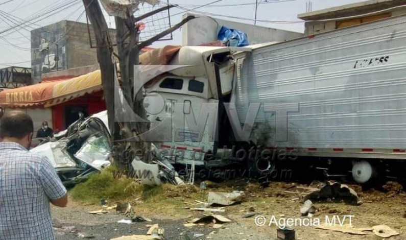 Deja cuatro muertos “camionazo” en la México-Toluca