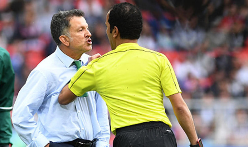 FIFA suspendió seis juegos a JC Osorio
