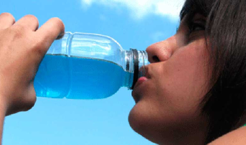 Llama IMSS a mantener buena hidratación ante ola de calor