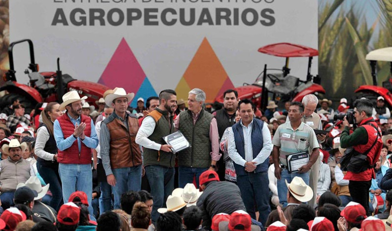 Productores rurales de Valle de Bravo y Metepec reciben incentivos agropecuarios