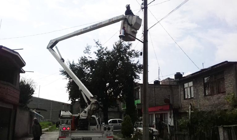 Da mantenimiento ayuntamiento de Toluca al alumbrado público