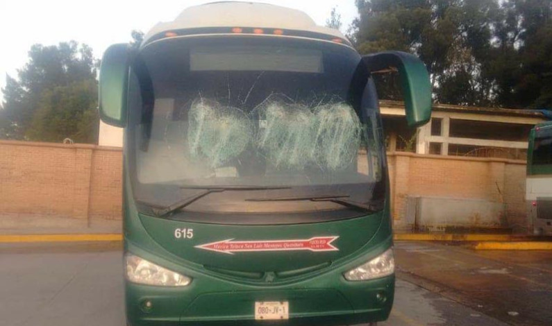 Destrozan y secuestran autobuses estudiantes de Normal de Tenería