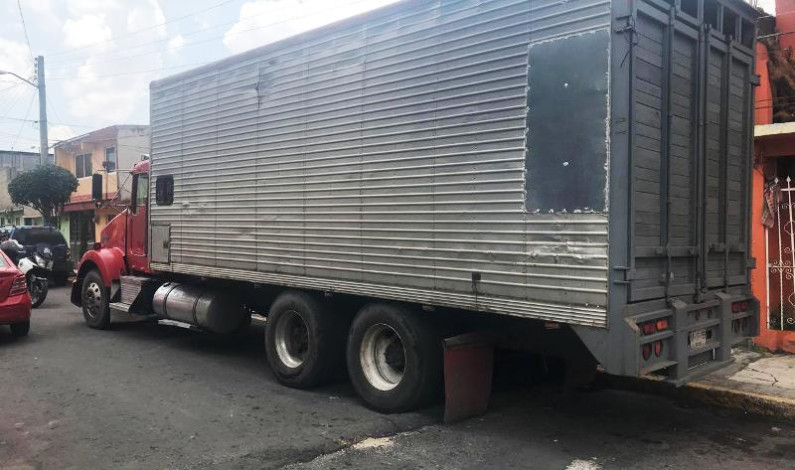 Incautan en Metepec camión de doble fondo con 20 mil litros de diésel presuntamente robado