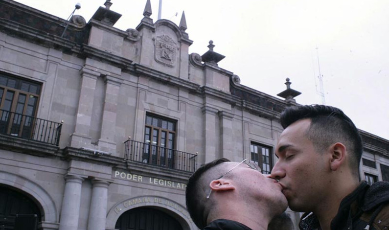Celebra comunidad lésbico-gay reconocimiento a sus derechos
