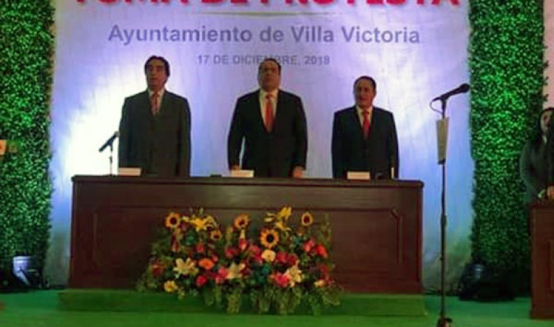 Rinde protesta Mario Santana Carbajal como alcalde de Villa Victoria