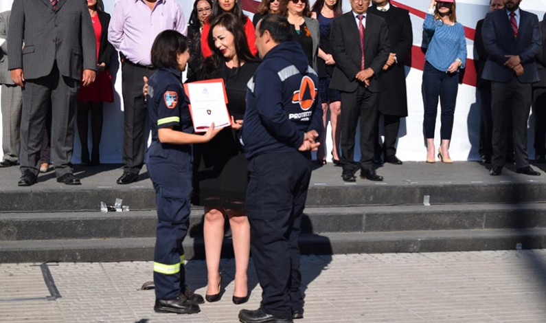 Reconoce Naucalpan al personal de bomberos y protección civil