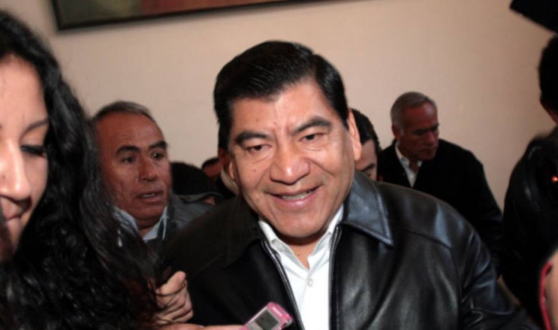 Giran orden de aprehensión contra ex gobernador de Puebla por tortura a periodista