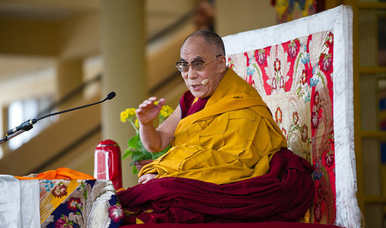 Internan al Dalai Lama por infección pulmonar
