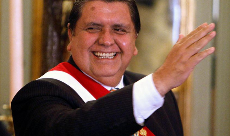 Expresidente peruano se dispara para evitar ser detenido por corrupción