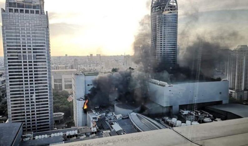 Incendio en centro comercial de Bangkok deja tres muertos