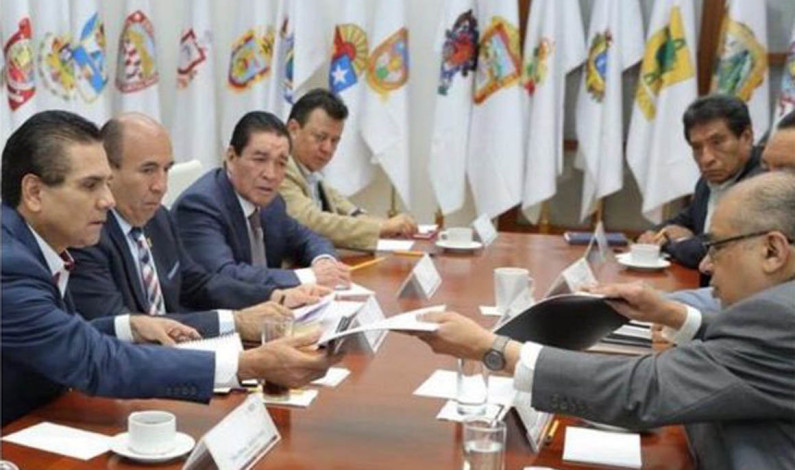 Inicia gobierno de AMLO y Michoacán federalización de la nómina magisterial