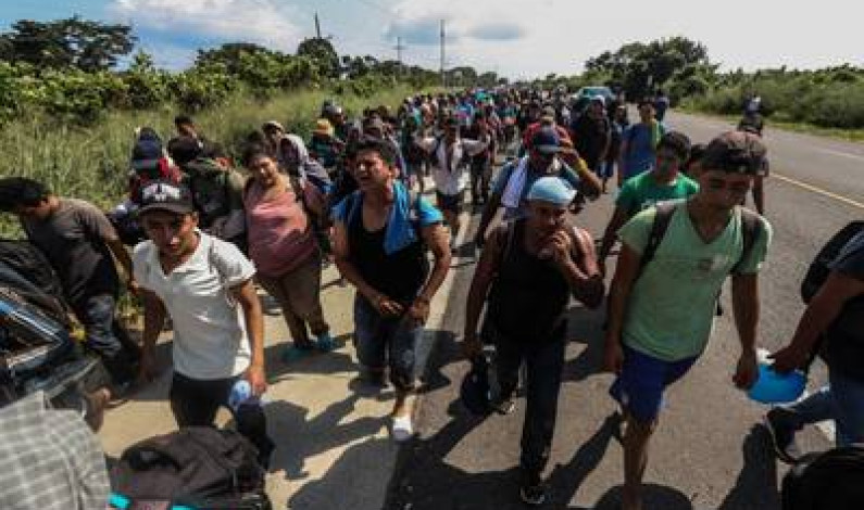 Huyen más de mil migrantes de la Estación Migratoria en Tapachula Chiapas