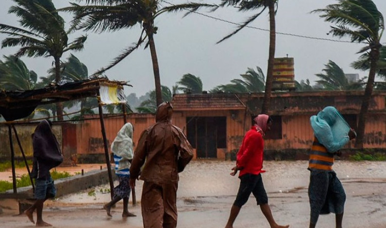 Evacuan 800 mil personas en la India por presencia de ciclón Fani