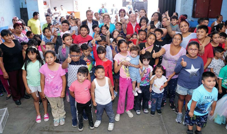 Celebran David Parra y Maribel Martínez a niños de Naucalpan