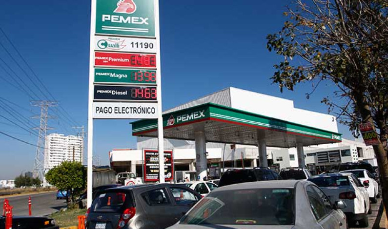 Gobierno de López Obrador disminuye estímulos a gasolinas