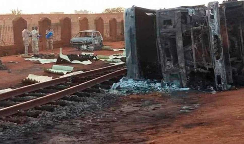 Mueren más de 50 personas en Níger al robar combustible de una pipa accidentada