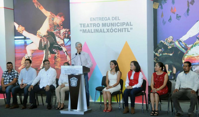 Entrega Del Mazo teatro municipal en Malinalco