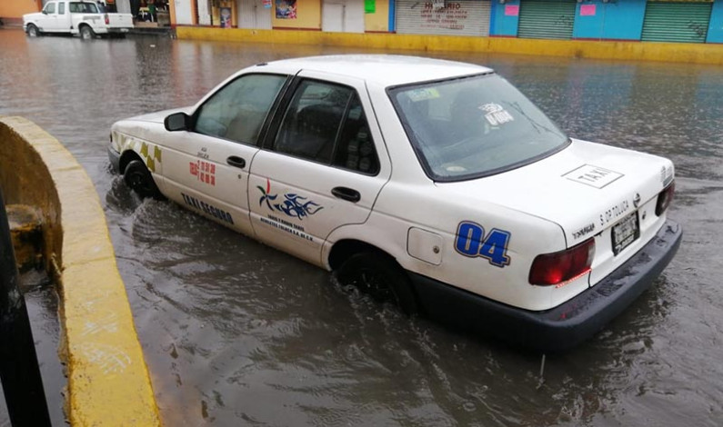 Deja primera lluvia importante taponamientos y encharcamientos, en el Valle de Toluca