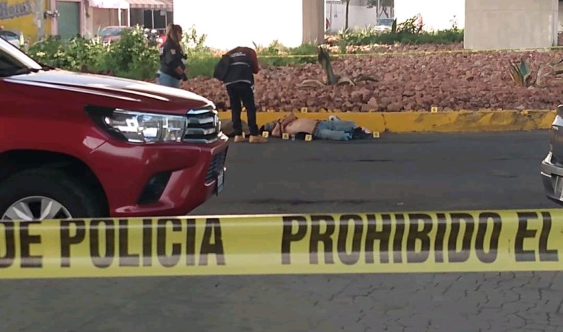 Arrojan cadáver en transitada zona de Toluca