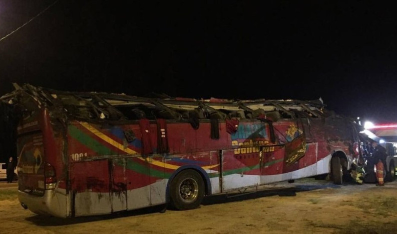 Mueren 17 personas en accidente de autobús en Brasil