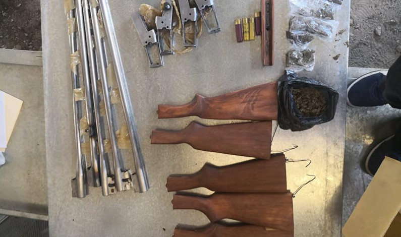 Aseguran en Axapusco presunta “fábrica” de réplicas de armas de fuego