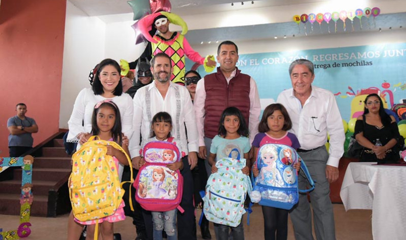 Apoya Coacalco regreso a clases con mochilas y útiles escolares