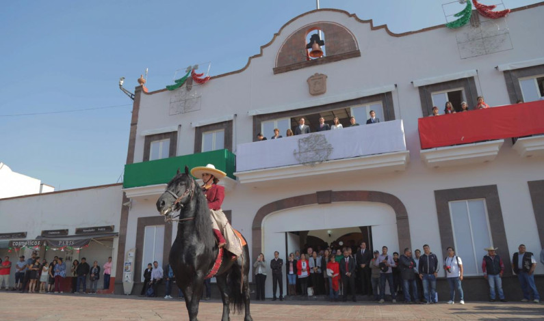 Intensa celebración de las Fiestas Patrias en Metepec