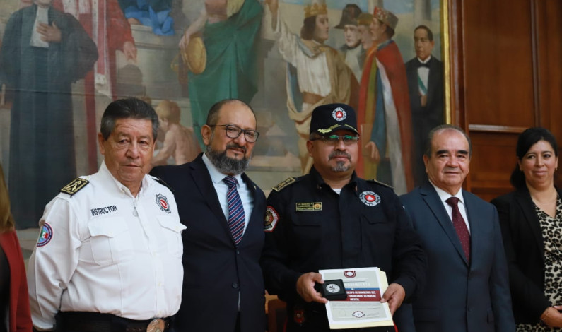 Rinden homenaje diputados a bomberos mexiquenses