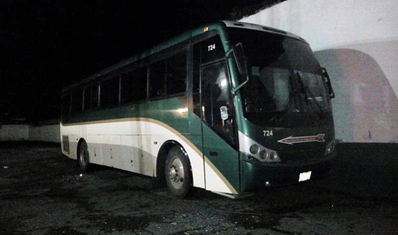 Secuestran “estudiantes” de Tenería nuevamente autobuses