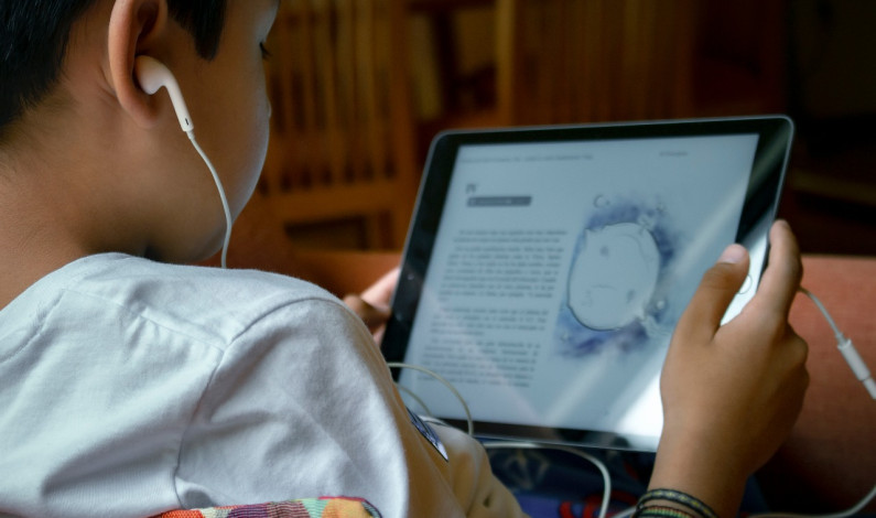 Ayudan tecnologías a personas con discapacidad a disfrutar de libros