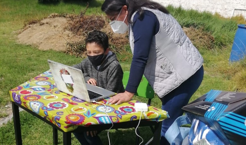 Vuelven niños a clases gracias a computadoras regaladas