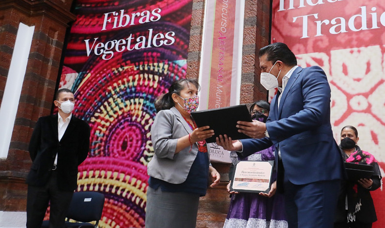 Premia Toluca a destacados artesanos