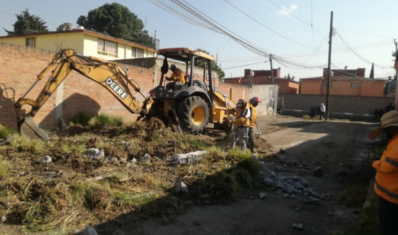 Recuperan calle invadida por vecina en Toluca