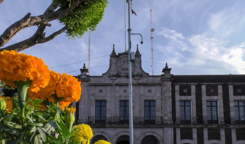 Embellecen a Toluca con motivo del Día de Muertos