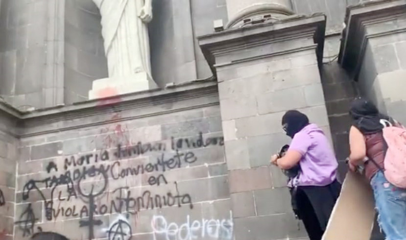 Ni la Catedral de Toluca se salvó de feministas