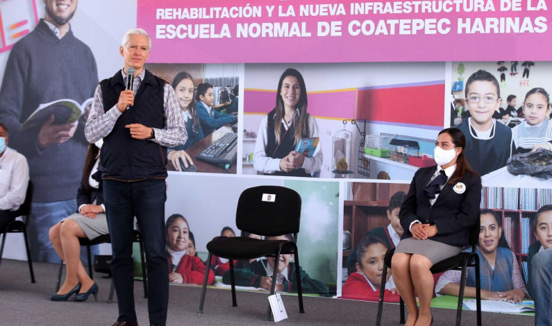 Entrega Del Mazo rehabilitación de Escuela Normal de Coatepec Harinas