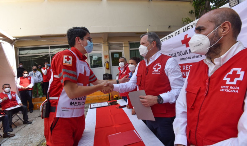 Reconoce Cruz Roja a paramédicos por acciones heroicas