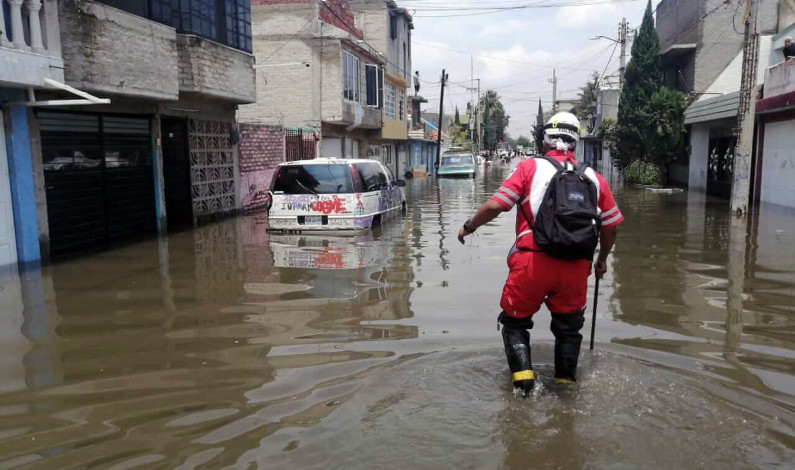 Evalúa daños Cruz Roja Mexicana en zona afectada por inundación en Ecatepec