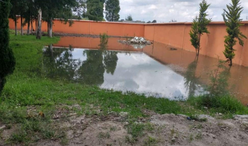 Inunda tres escuelas desborde en Polotitlán