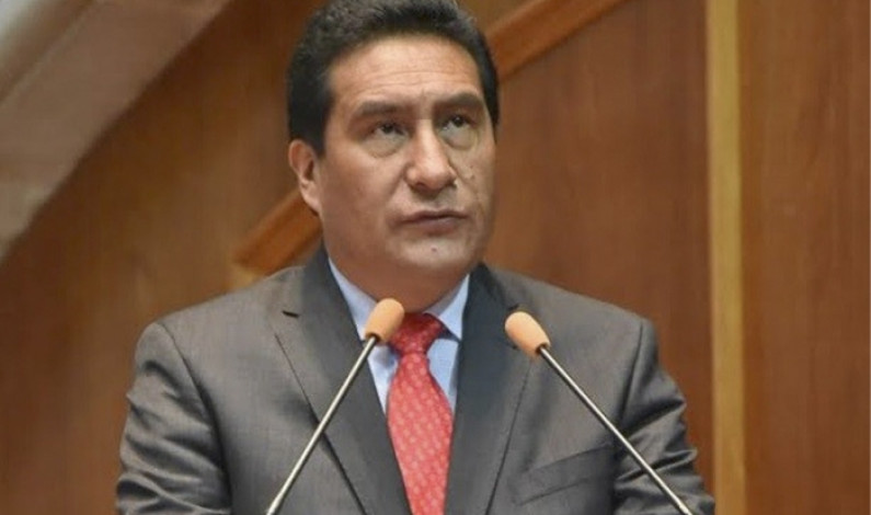Huye Carlos Sánchez ante crisis financiera y política de Toluca