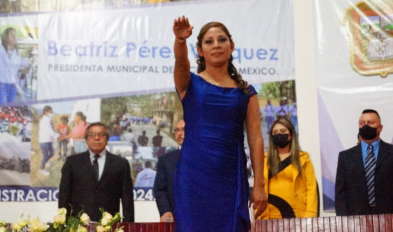 Protesta Beatriz Pérez Vázquez como presidenta municipal de Zacualpan