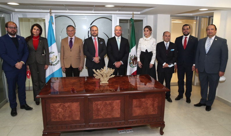 Inaugura presidente municipal Consulado Honorario de Guatemala en Toluca