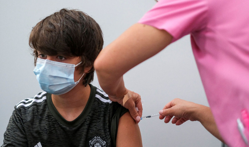Vacunan en 76 municipios mexiquenses a menores de 15 a 17 años