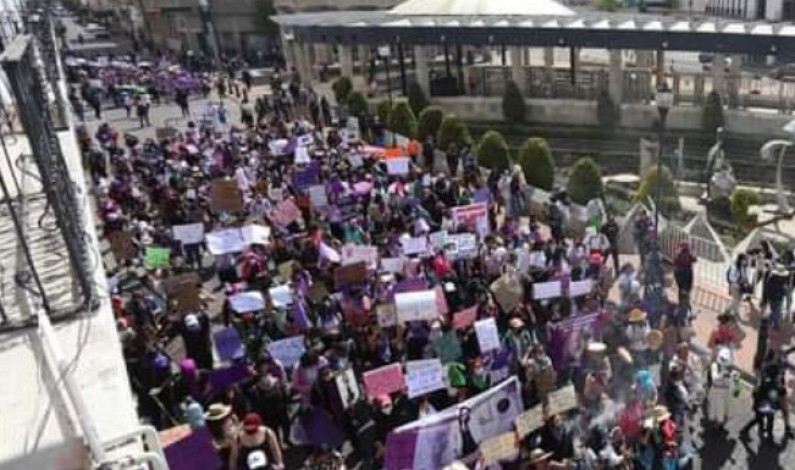 Marcharon mujeres en Toluca contra feminicidios y toda expresión de violencia