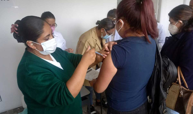 Exitosa jornada de vacunación contra Covid-19 en Cruz Roja Toluca
